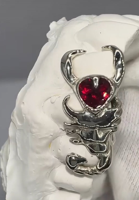 Stinging Heart Scorpion Gold Grillz